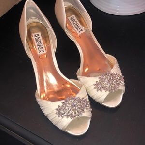 Badgley Mischka BRAND NEW kitten heel